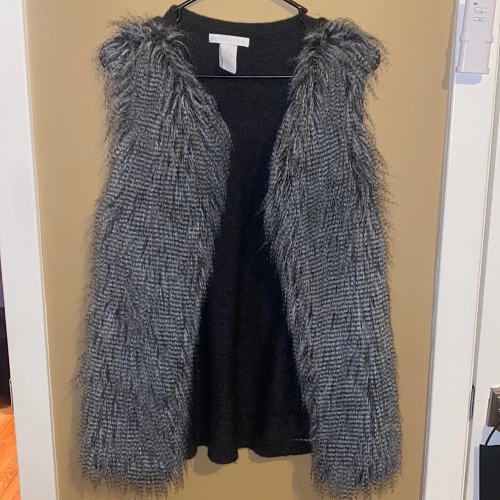 Design History sweater Vest